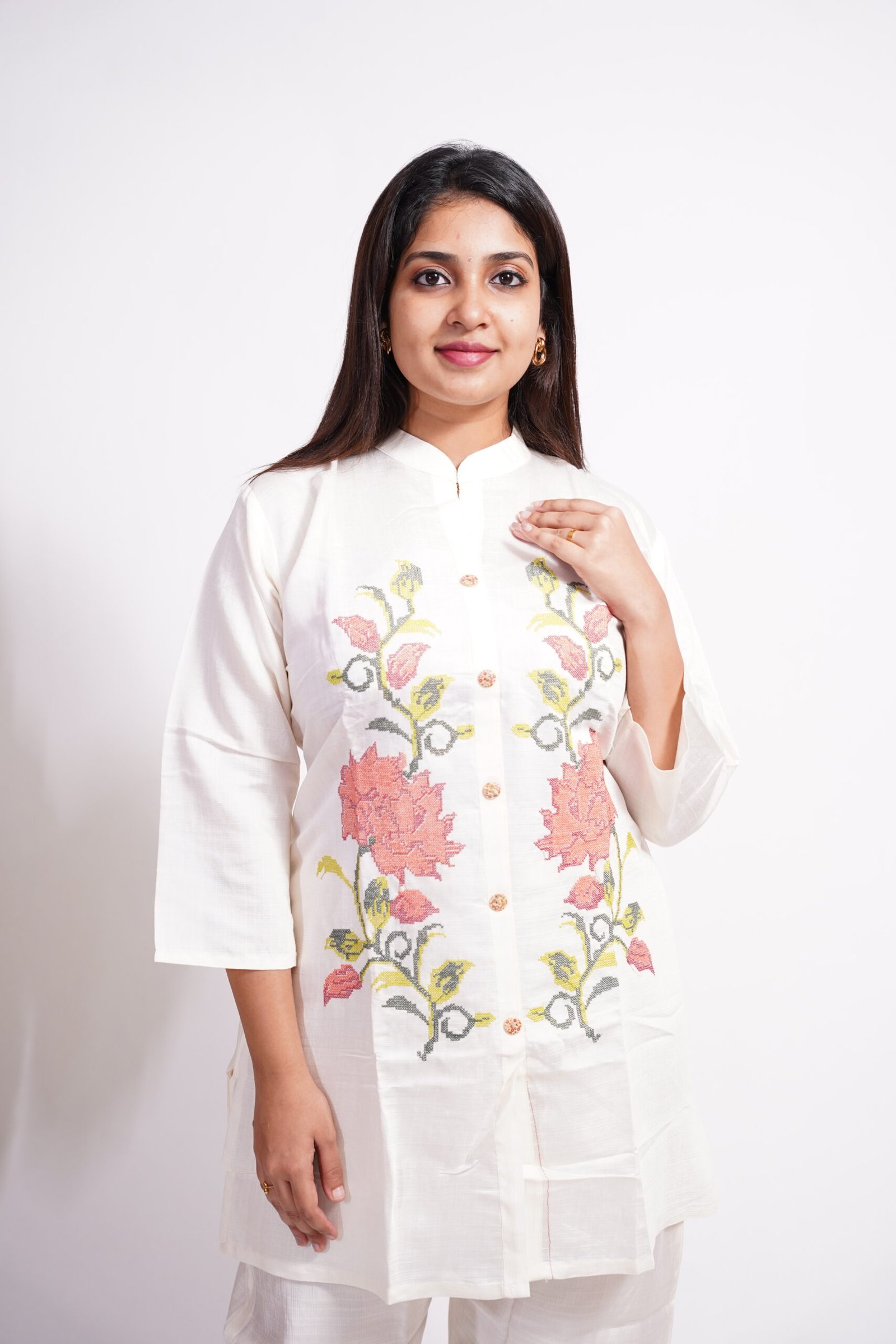 Elegant White Kurti Full-Hand Set